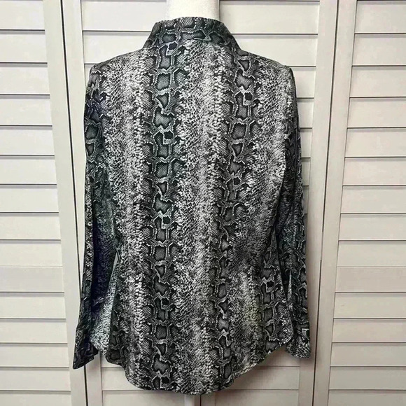 Lane Bryant Snakeskin Long Sleeve Button Down Top Size 14 - Picture 7 of 7
